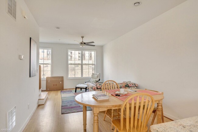 Building Photo - 3 br, 2.5 bath House - 850 Estes Street