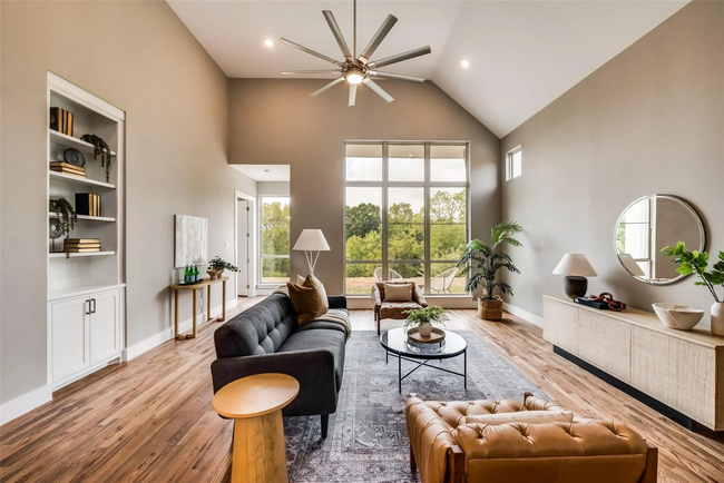 Building Photo - 914 St George Pl