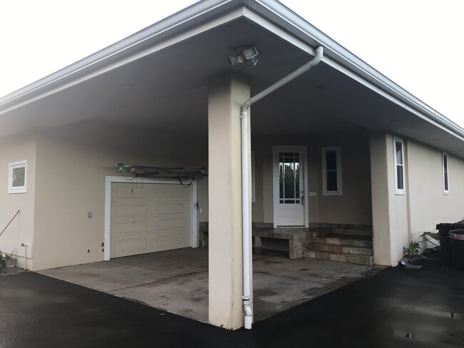 Building Photo - 1390 W Kuiaha Rd