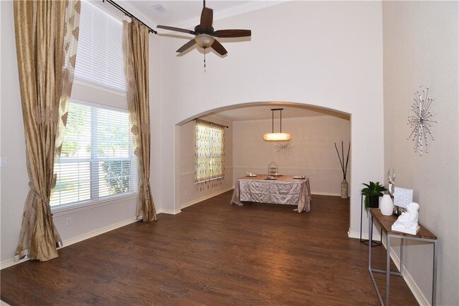 Building Photo - 8120 Spring Valley Ln
