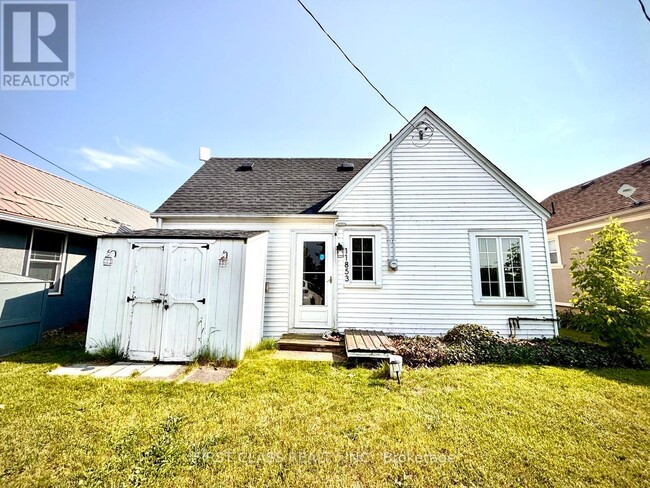 Building Photo - 11853 Lakeshore Rd