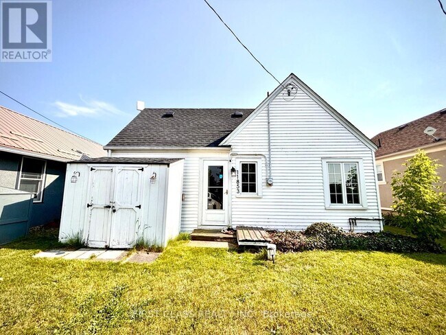 Photo du bâtiment - 11853 Lakeshore Rd