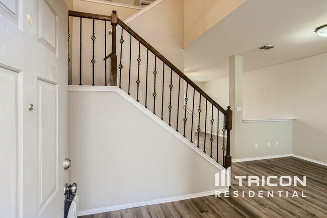 Foto del edificio - 2021 Cone Flower Dr