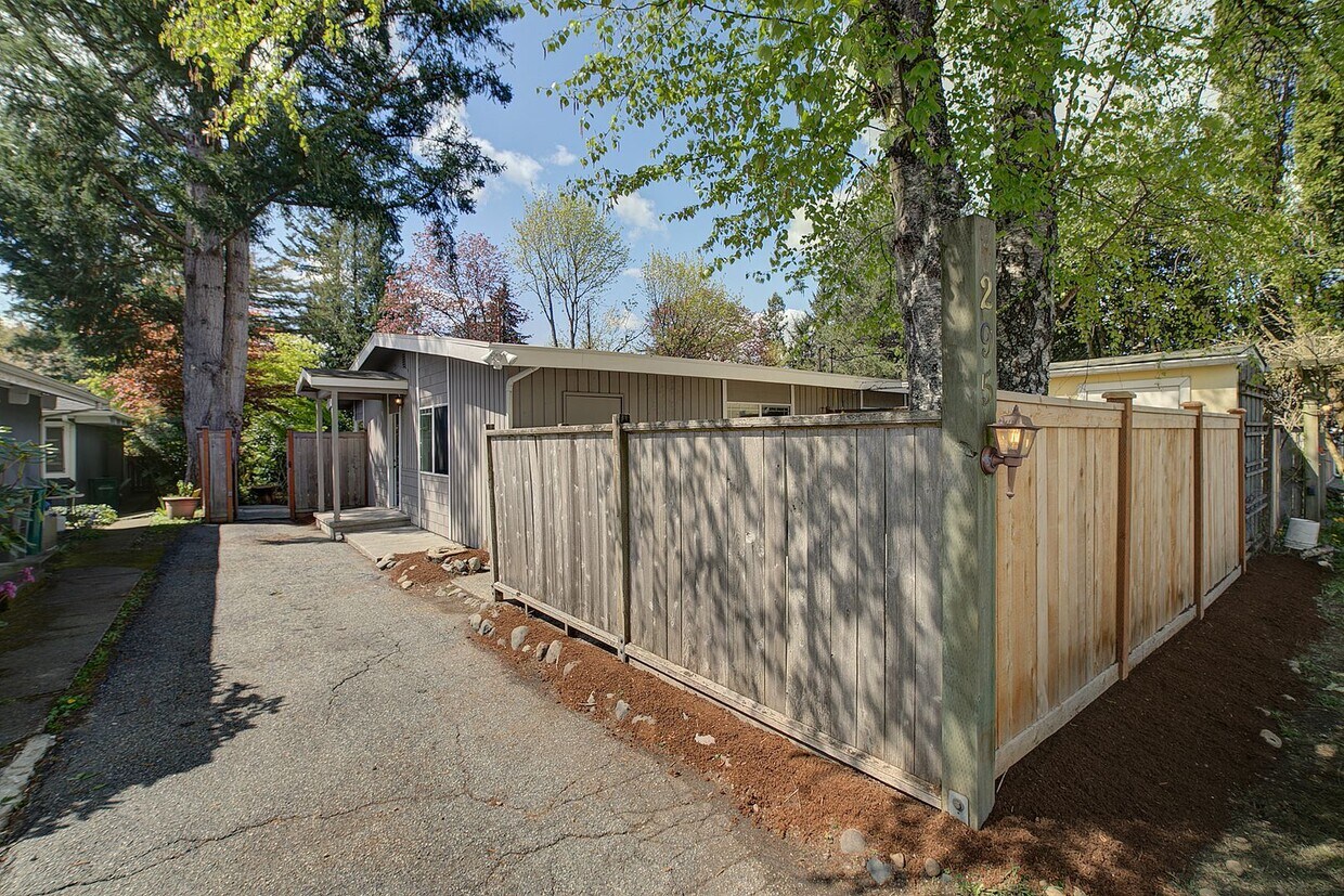2Bd/1Ba Issaquah Duplex - 2Bd/1Ba Issaquah Duplex