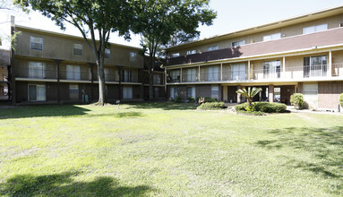 Chateau Cleary Apartments Photo