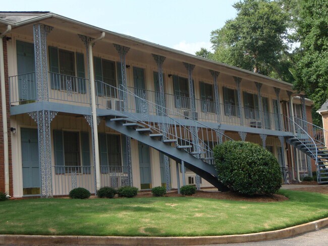 Building Photo - 253 E Cloverhurst Ave