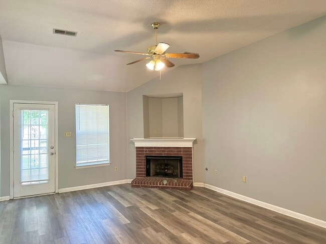 Building Photo - 1090 Cambrain Dr
