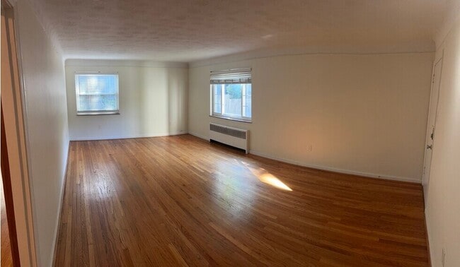 Building Photo - 3000 Linwood Ave