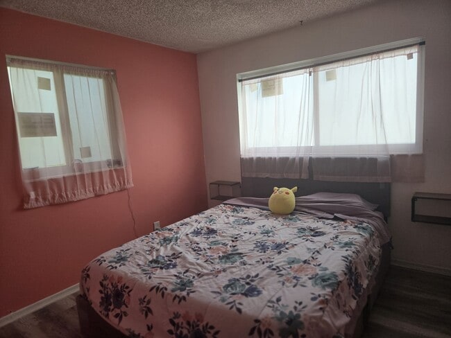 Room #1 - 5354 Marcia Pl
