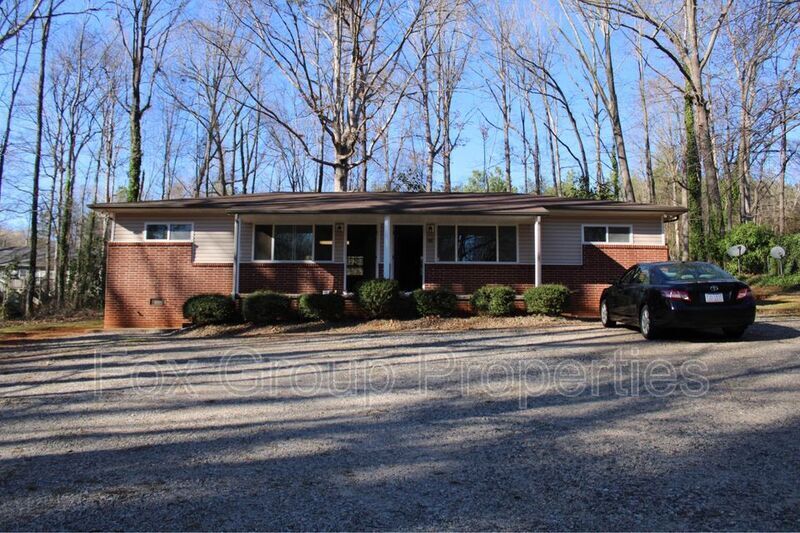 Foto principal - 403 E J St