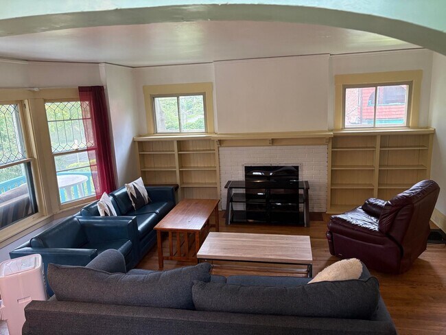 Foto del edificio - 107 Elmwood Ave