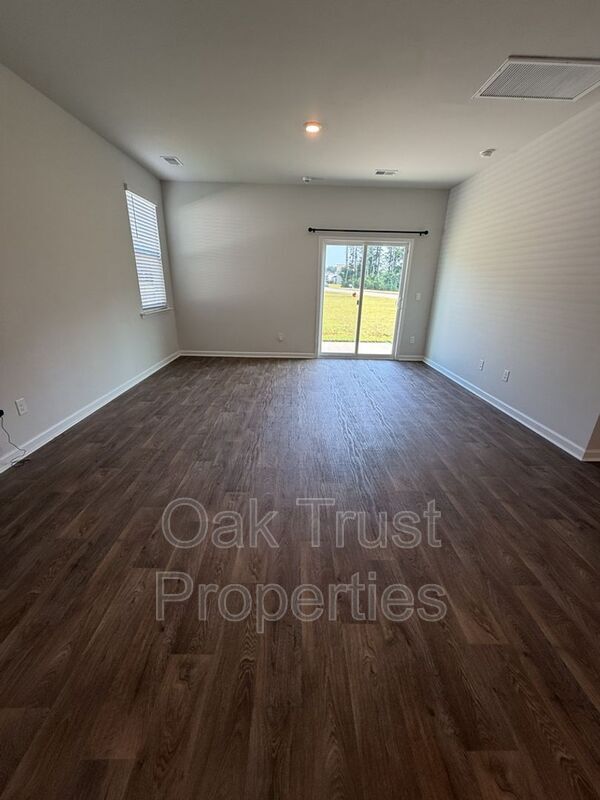 Foto del edificio - 600 Ladywood Dr