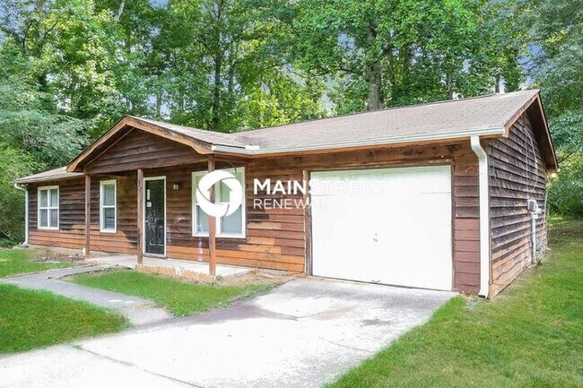 Building Photo - 3 Bedroom Pet-Friendly Home in Jonesboro, GA with Main Street Renewal