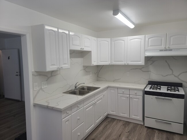 Building Photo - 4031 Inglewood Blvd
