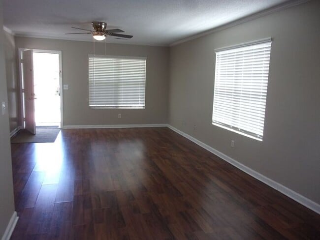 Foto del edificio - 2 Bedroom 2 Bath Duplex near Cherry Park