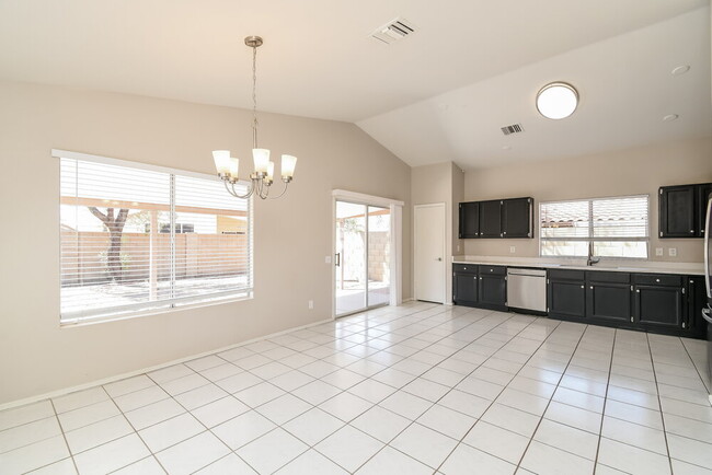 Building Photo - 5523 E Fairfield St