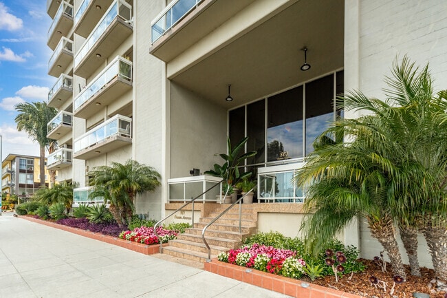 Entrada - Residential Condos