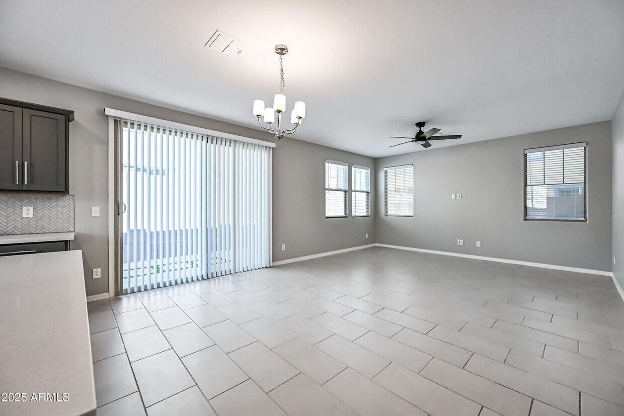 Foto principal - 3817 N 100th Dr