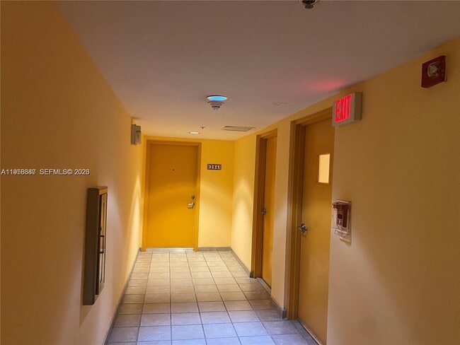 Building Photo - 601 SW 37th Ave