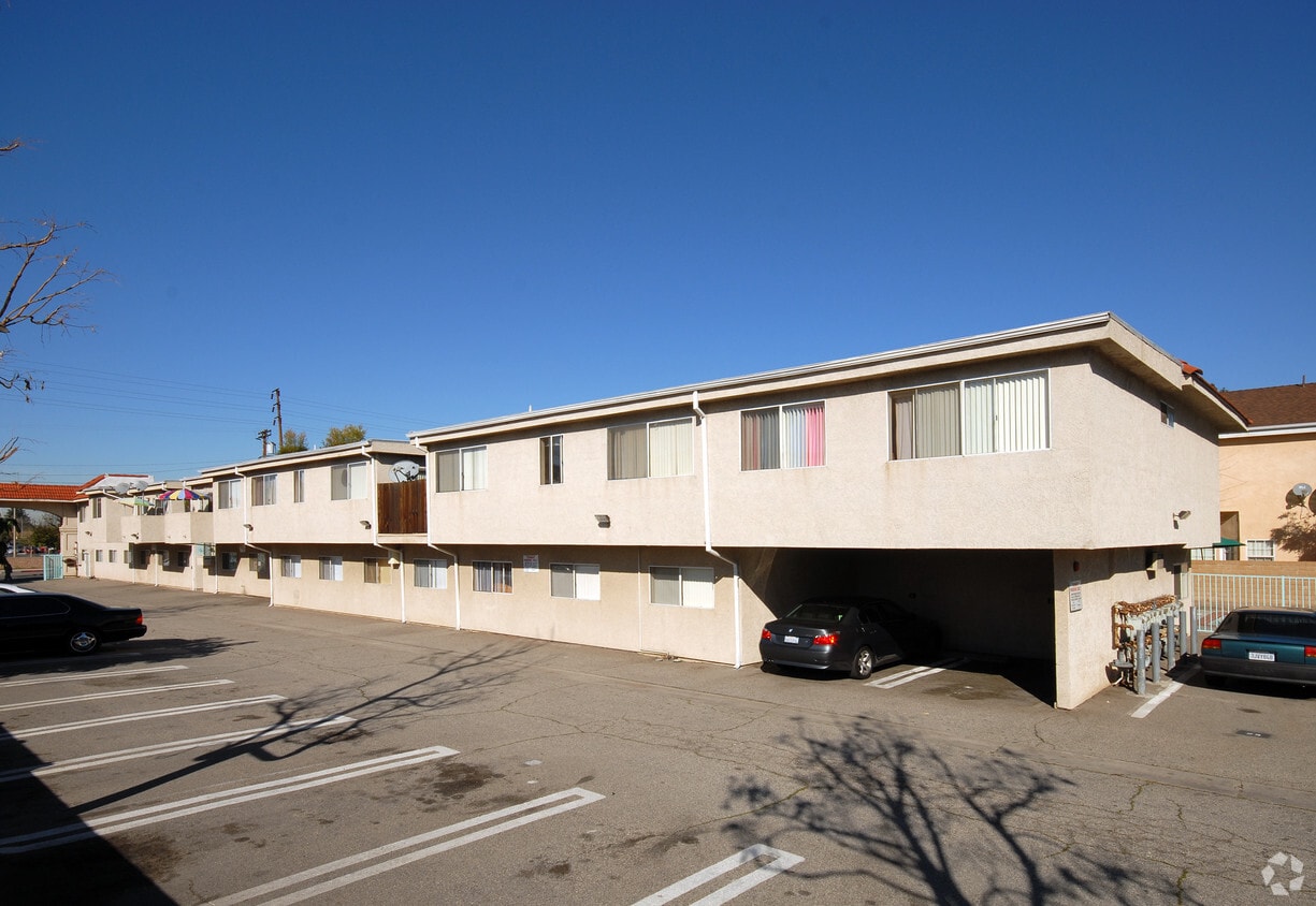 Building Photo - 6438 Vineland Ave