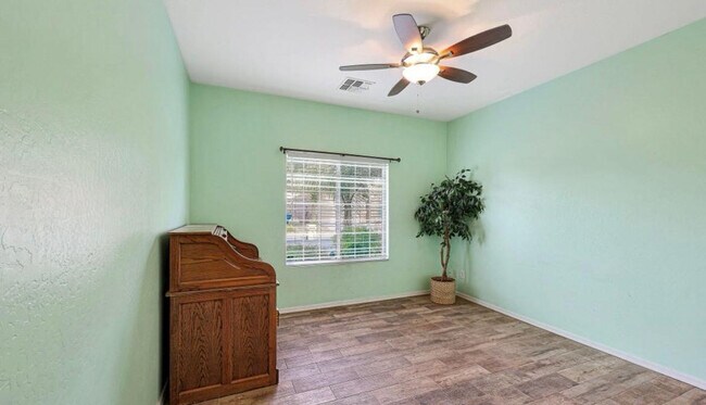 Foto del edificio - 23865 W Huntington Dr