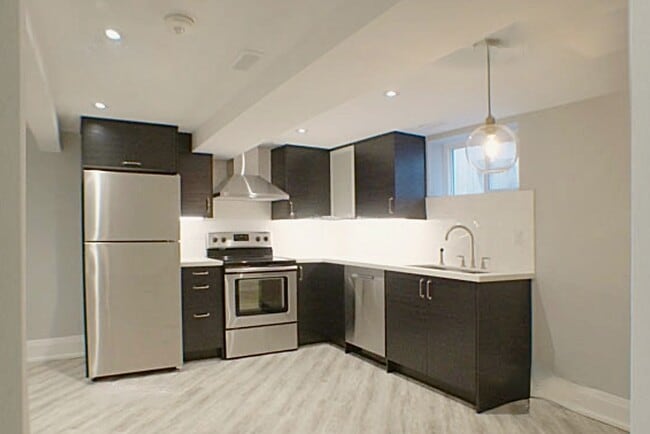 Kitchen - 68 Heman St