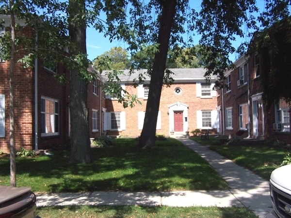 Primary Photo - 330 E Clay St