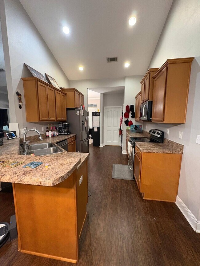 Foto del edificio - 148 Crab Apple Ave