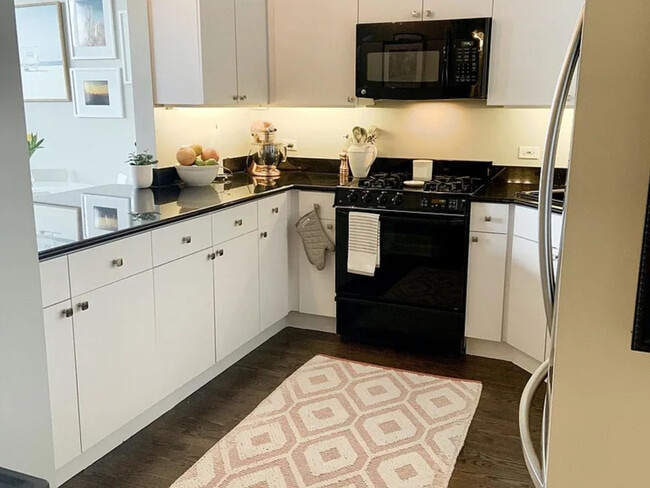 Building Photo - 15 S Throop St