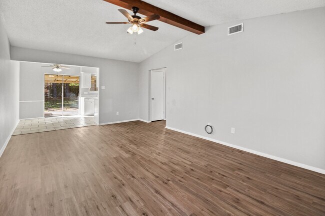 Foto del edificio - 7127 Gatewood Dr