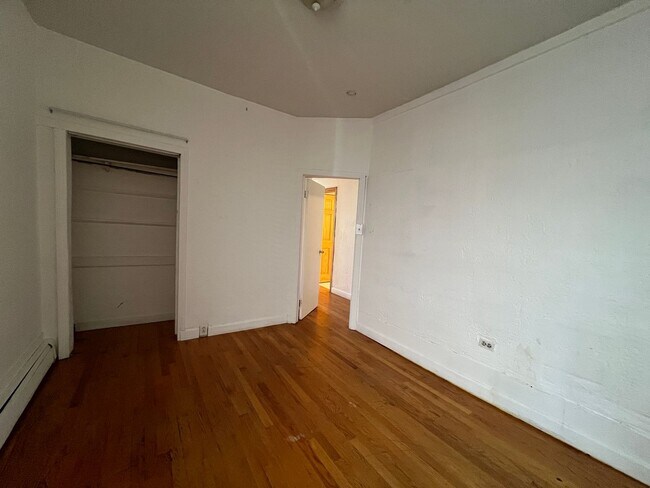 Building Photo - 846 Huntington Ave