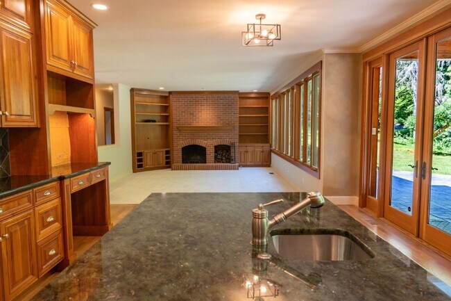 Building Photo - 4bd/3.75ba Woodinville Home