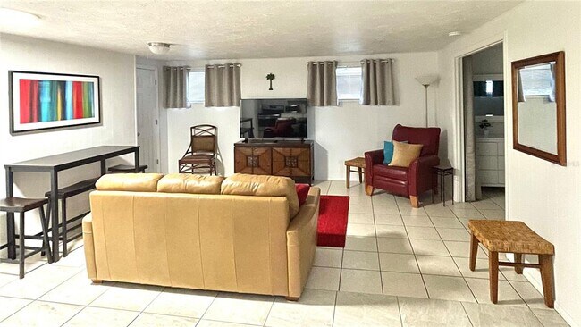 Foto del edificio - 828 S Tuttle Ave