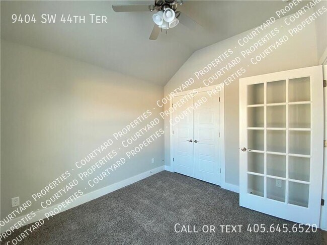 Building Photo - 9404 SW 44th Terrace
