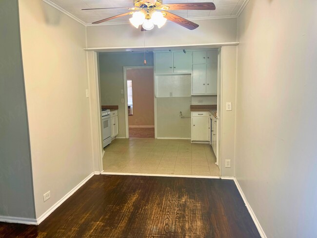 Building Photo - Charming 3 Bedroom Home with Detached Garage in South San Antonio