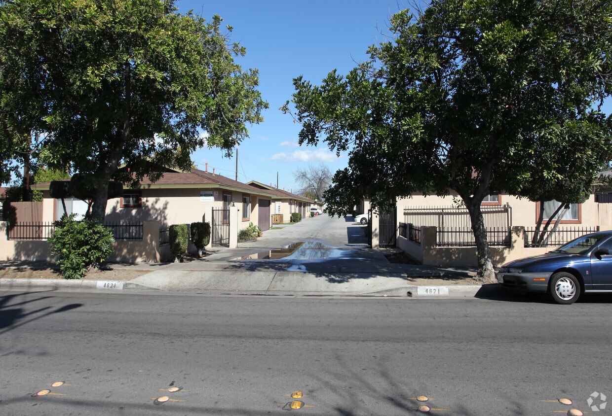 4621 Live Oak St, Bell, CA 90201 4621 Live Oak St Bell, CA