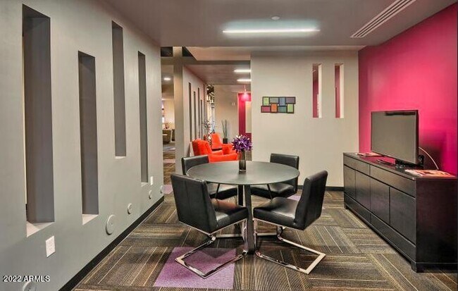 Foto del edificio - 535 Thomas Rd