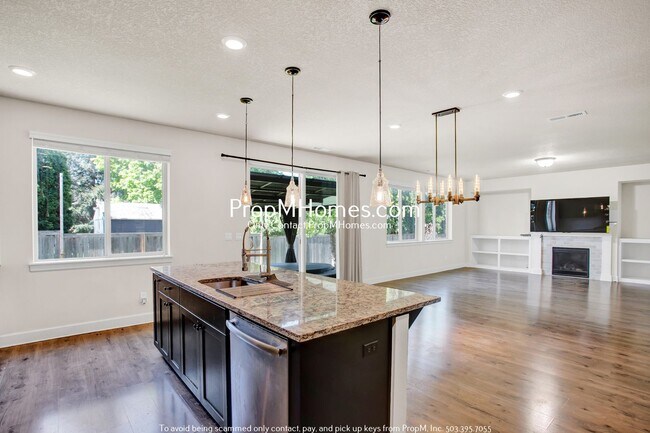 Foto del edificio - Luxury Four Bedroom Home in SW! Hot Tub In...