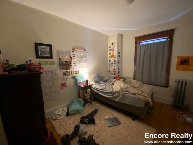 Foto del edificio - 126 Englewood Ave