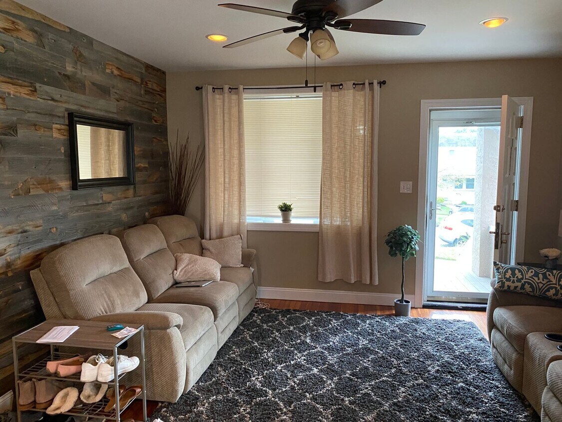 3BR Twin Home | Hardwood Floors • Fenced Yard • Garage • W/D Included - 3BR Twin Home | Hardwood Floors • Fenced Yard • Garage • W/D Included