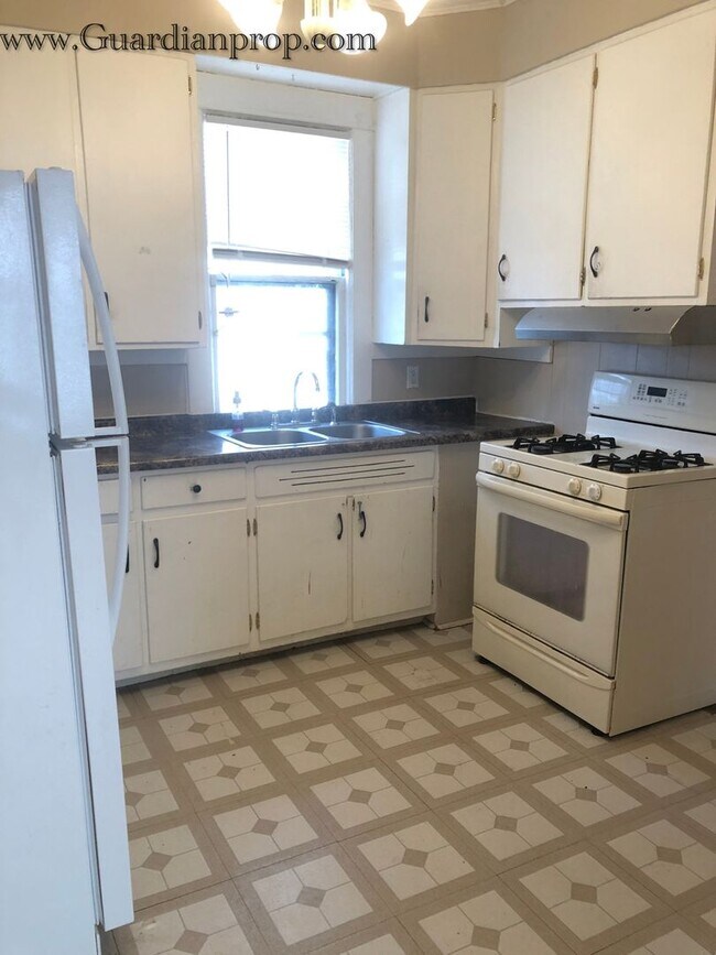 Building Photo - North Minneapolis Single Family Home, Hard...