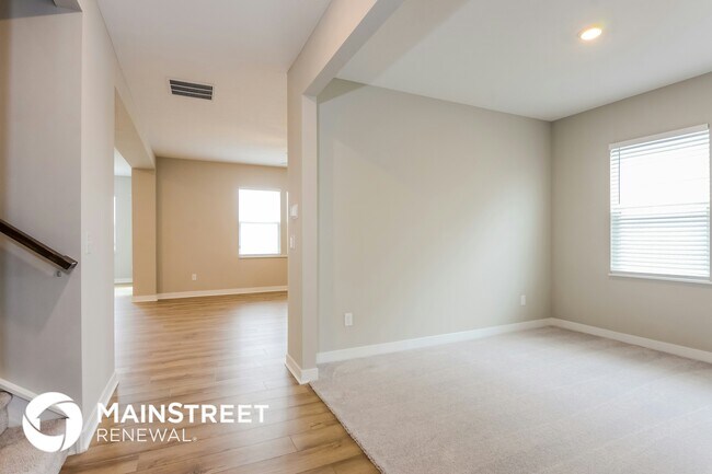 Foto del edificio - 9225 Larson Dr