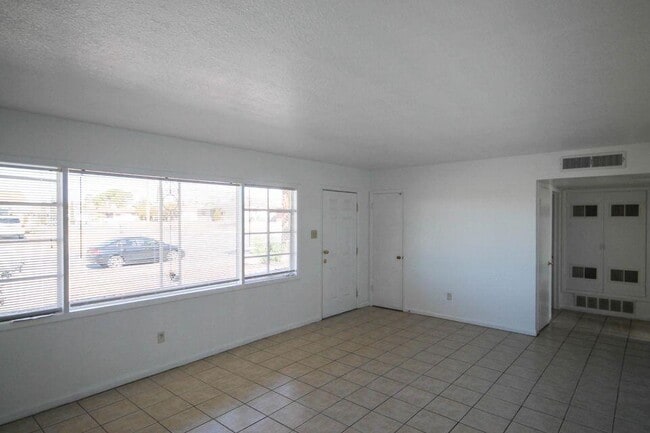 Building Photo - 209 San Saba Rd