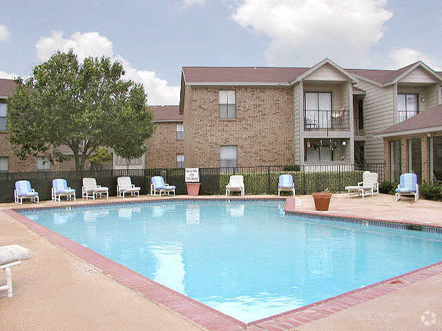 Pool - Cimarron Place Apartments