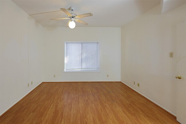 Building Photo - 2209 S Braeswood Blvd