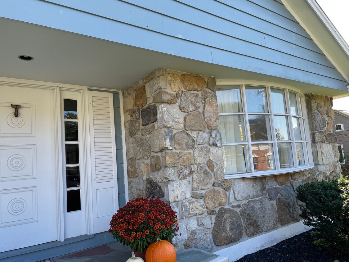 91 Classic St, Hoosick Falls, NY 12090 Townhome Rentals in Hoosick