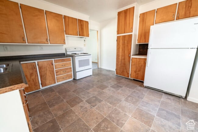 Building Photo - 855 36th St