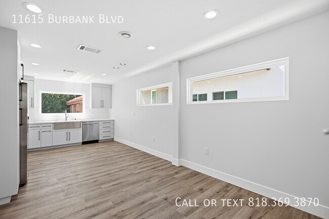 Foto del edificio - 11615 Burbank Blvd