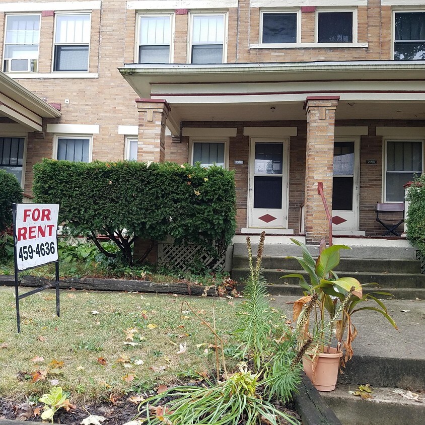 Foto principal - 2398 Indiana Ave