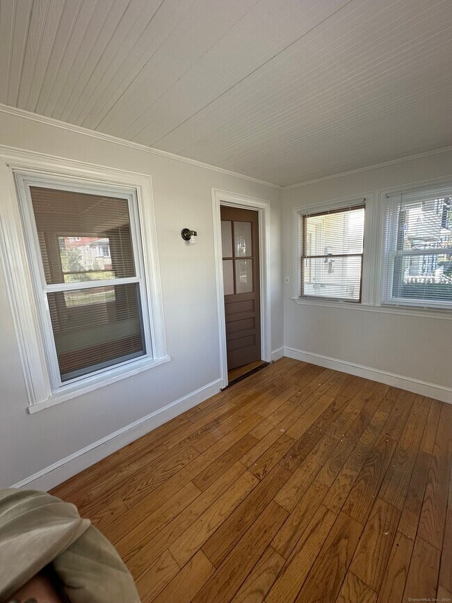 Building Photo - 109 Evergreen Ave